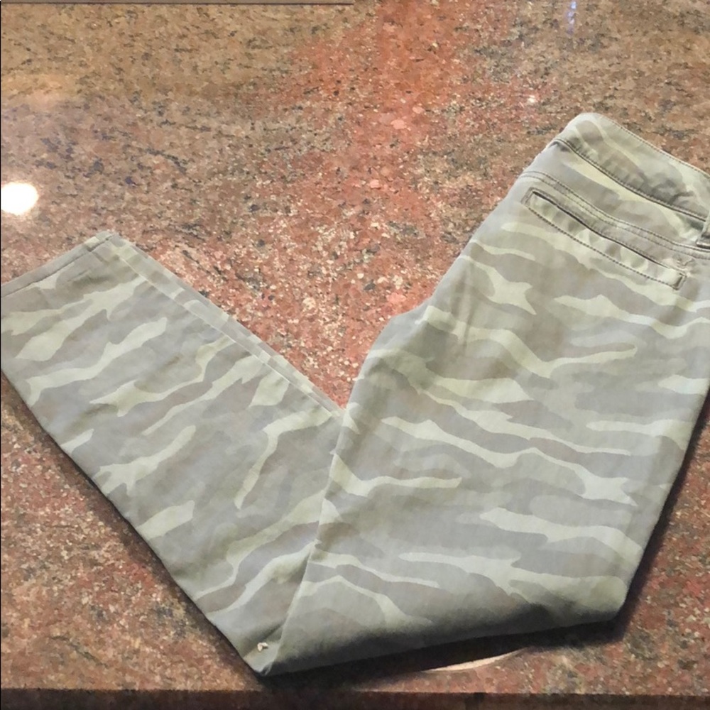Camouflage jeans